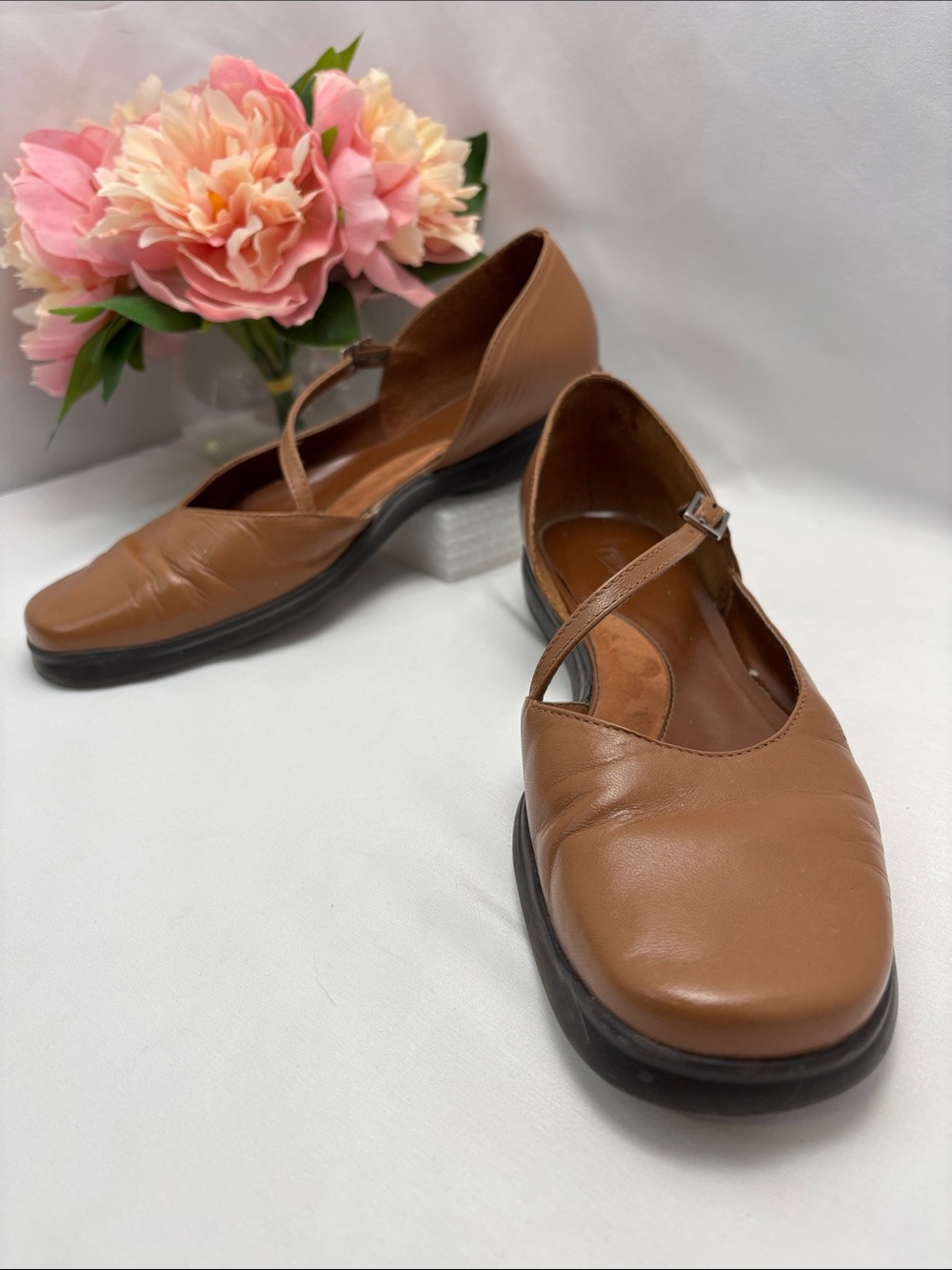 Artiva Women’s 7 Vintage Tan Leather Mary Jane Flats with‎ Strap #368